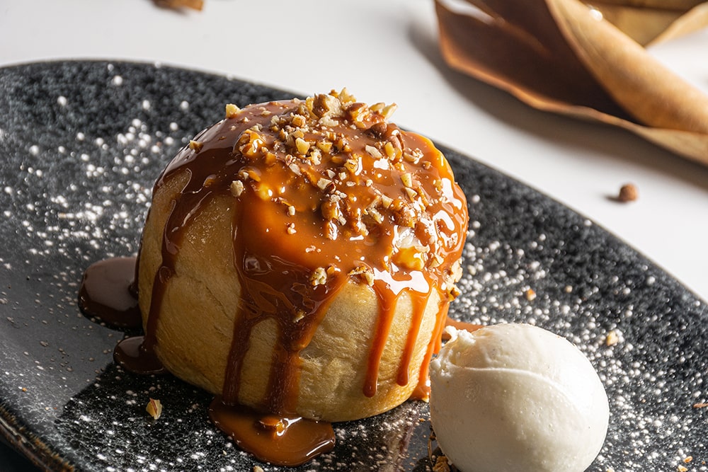 ROL DE CANELA Y MANZANA CARAMELIZADA